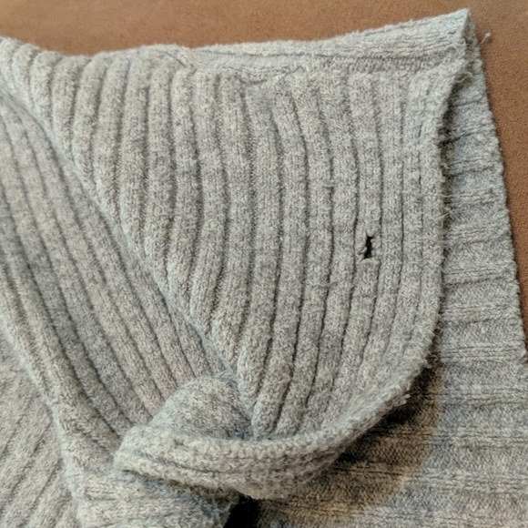 Hollister Women's Gray Front Knot Sweater Size Small - Picture 5 of 5